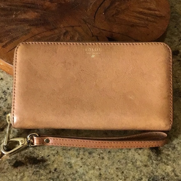 Fossil tan clutch wallet with removable strap - Picture 1 of 4